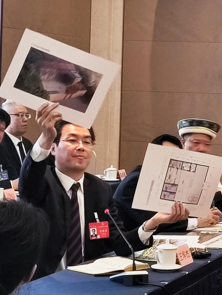 3月6日,全国人大代表,青海省海东市市长王华杰在青海代表团开放烷组