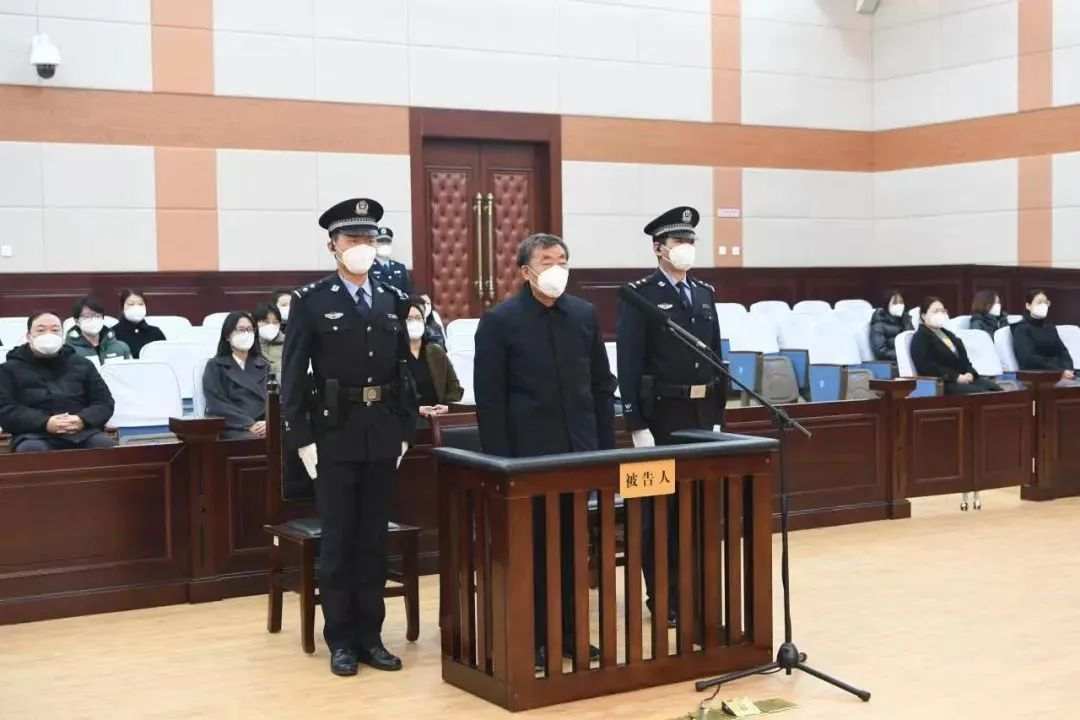 去年1月,山东省泰安市中级人民法院以受贿罪判处被告人李文喜死刑