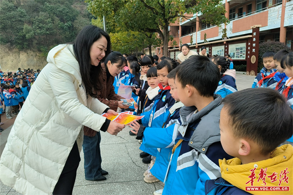 新晃:开学典礼也能"量身定制"|新晃_新浪财经_新浪网