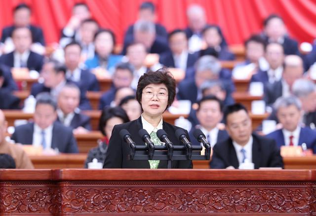 这是黄润秋委员代表环境资源界作大会发言.新华社记者 刘彬 摄