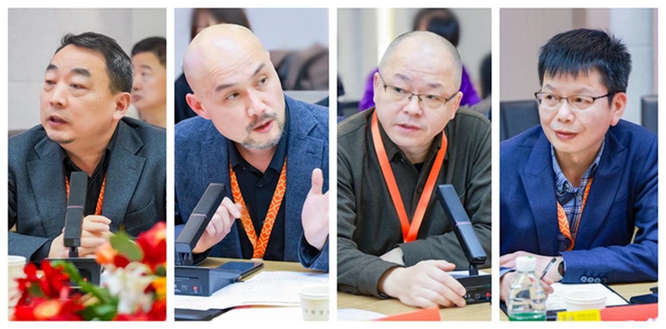 湖北美术学院党委副书记,校长周峰教授提出,要立足时代变迁,强调文化