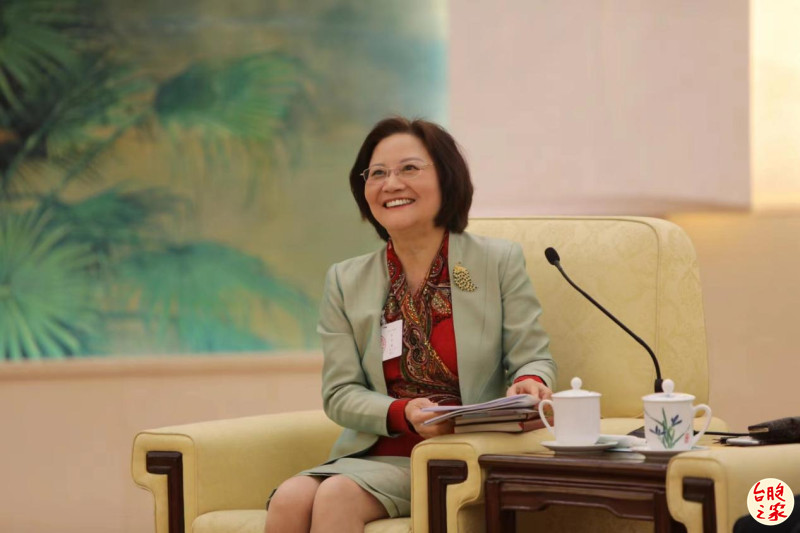 陈云英就进一步开展台湾青少年工作答记者问