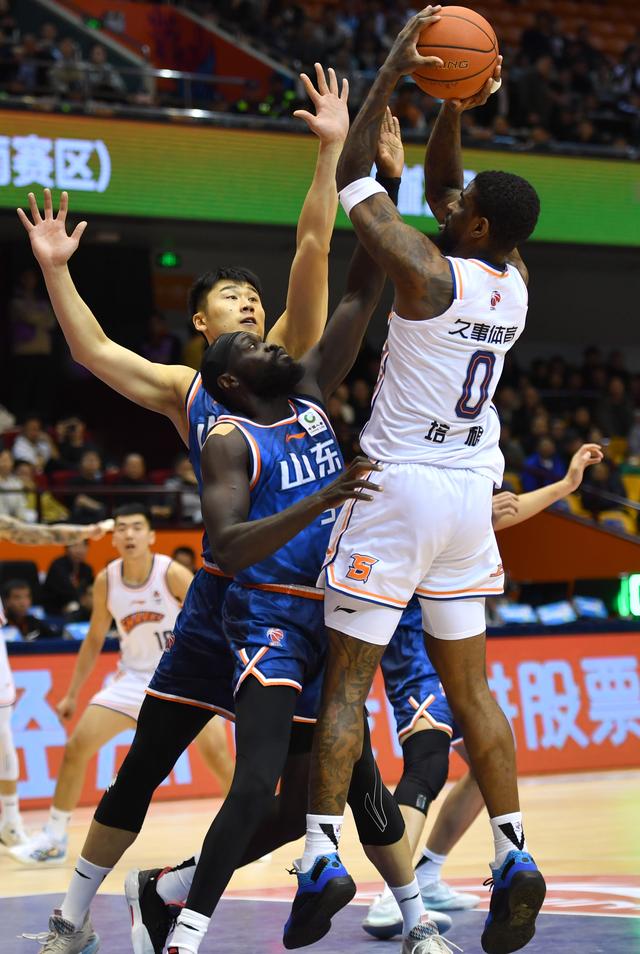 篮球——cba常规赛:山东高速不敌上海久事|篮球_新浪财经_新浪网