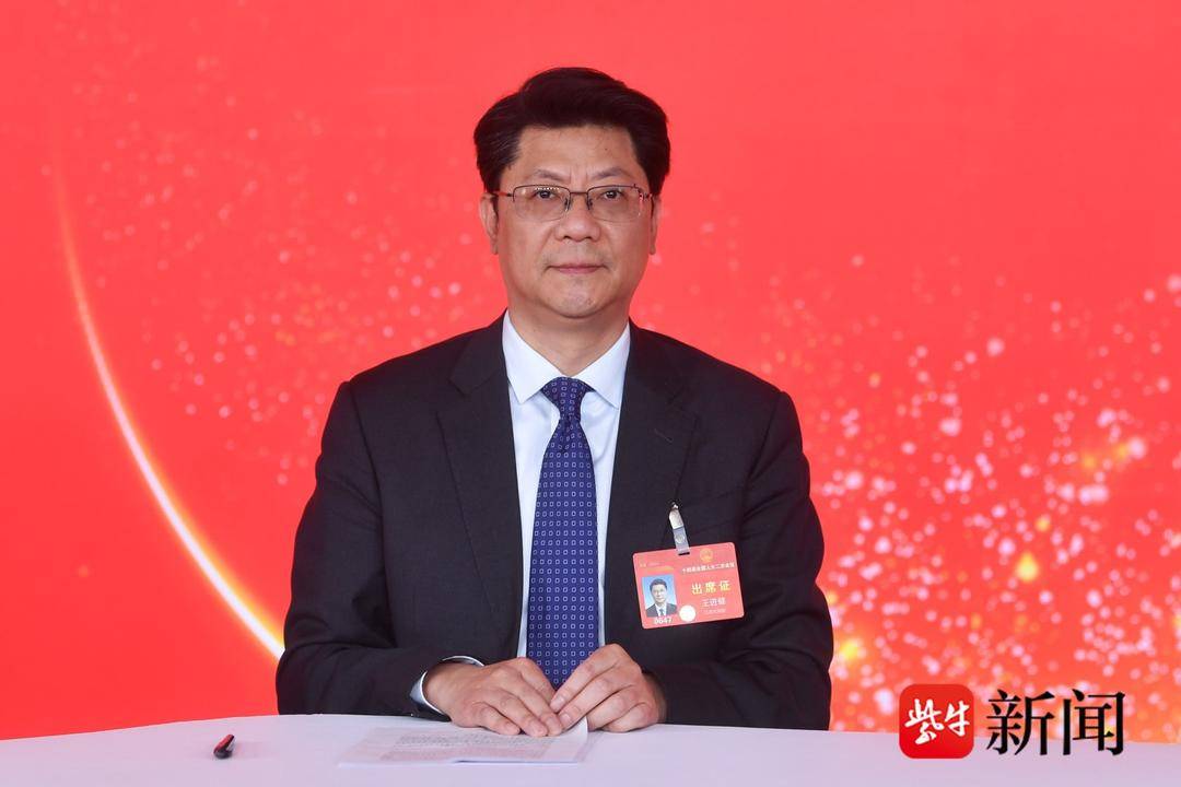 "全国人大代表,江苏省扬州市委书记王进健表示,经济的发展,产业的壮大