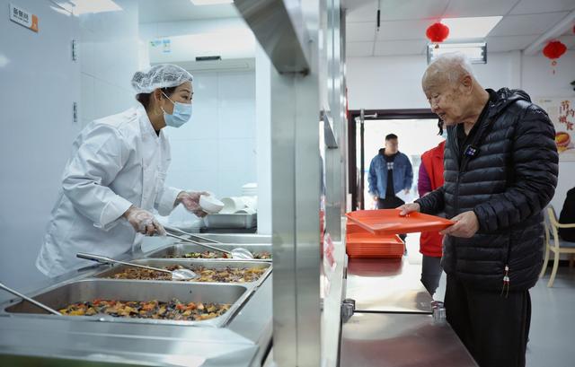 2023年10月23日,北京市西城区椿树街道椿恒雅园长者食堂正式营业,老人