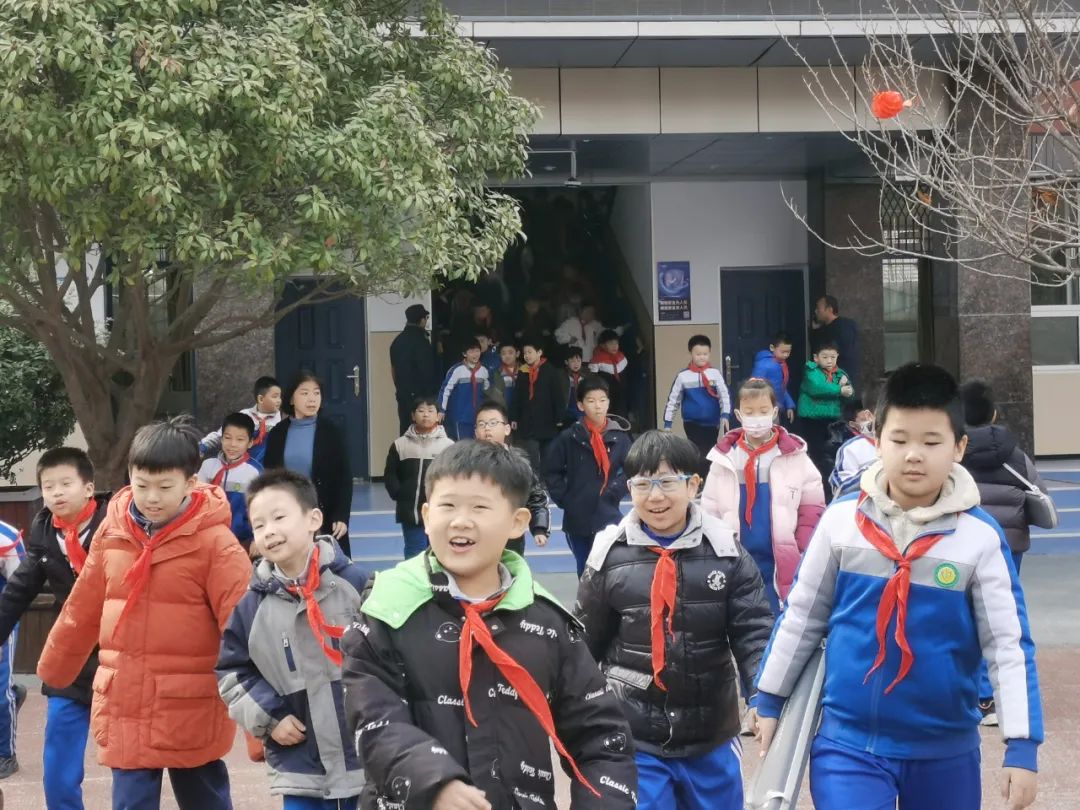 莲湖区机场小学开展消防安全系列活动|小学_新浪财经_新浪网