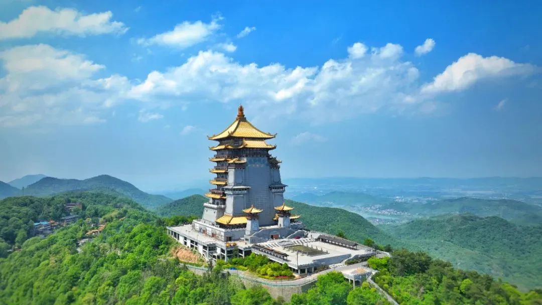 东方山景区:3月1日-10日,通过东方山风景区抖音,所有女士享东昌阁汉服