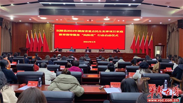 "张鹤林从社会之问,央视之问,当前教育之问出发,引发大家思考,并结合