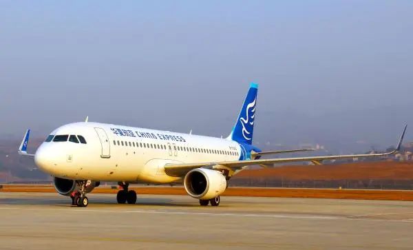 华夏航空空客320班机.图片来源:华夏航空