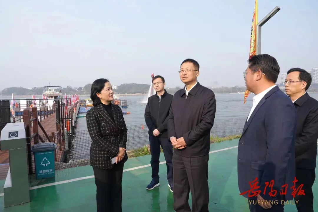 3月11日上午,谢卫江在南湖水上运动中心调研