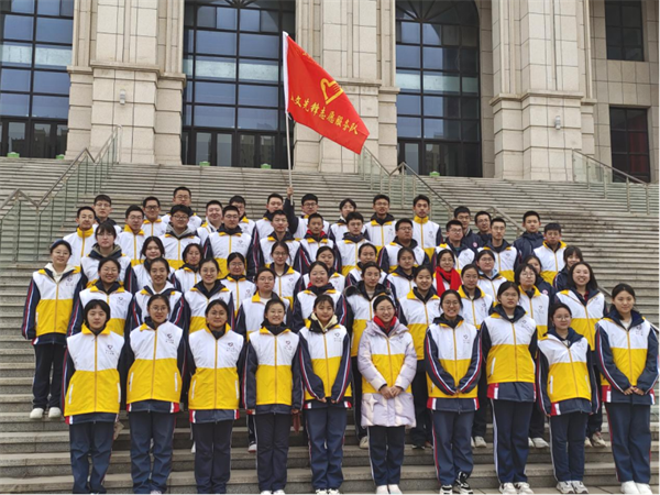 弘扬雷锋精神|烟台二中举行学雷锋主题教育升国旗仪式|学雷锋_新浪