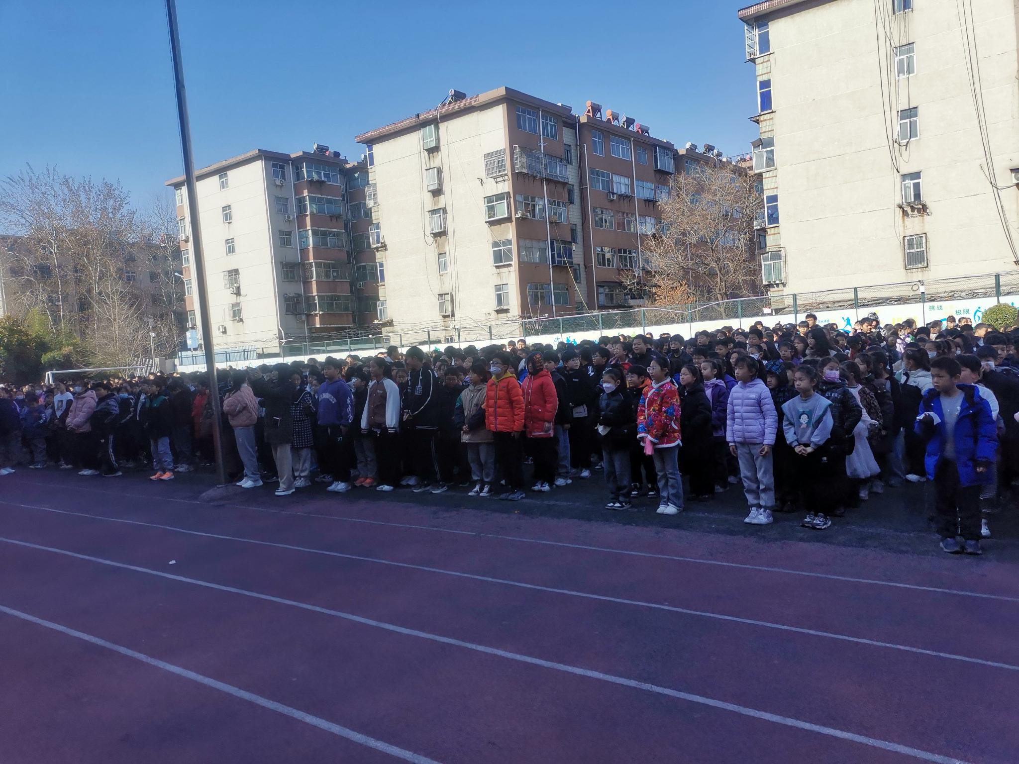 铝城小学开展消防疏散演练及消防安全知识培训|消防_新浪财经_新浪网