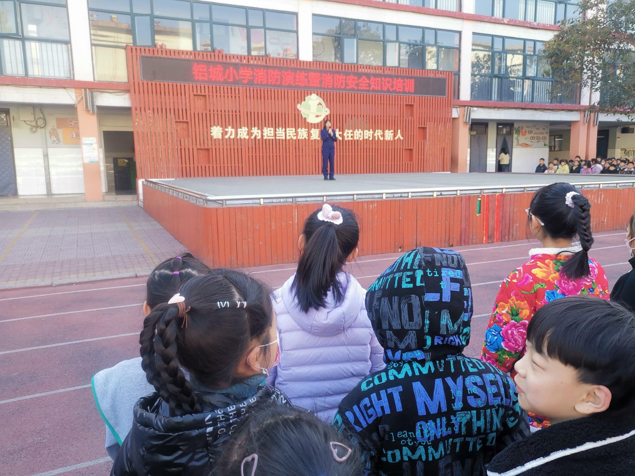 铝城小学开展消防疏散演练及消防安全知识培训|消防_新浪财经_新浪网