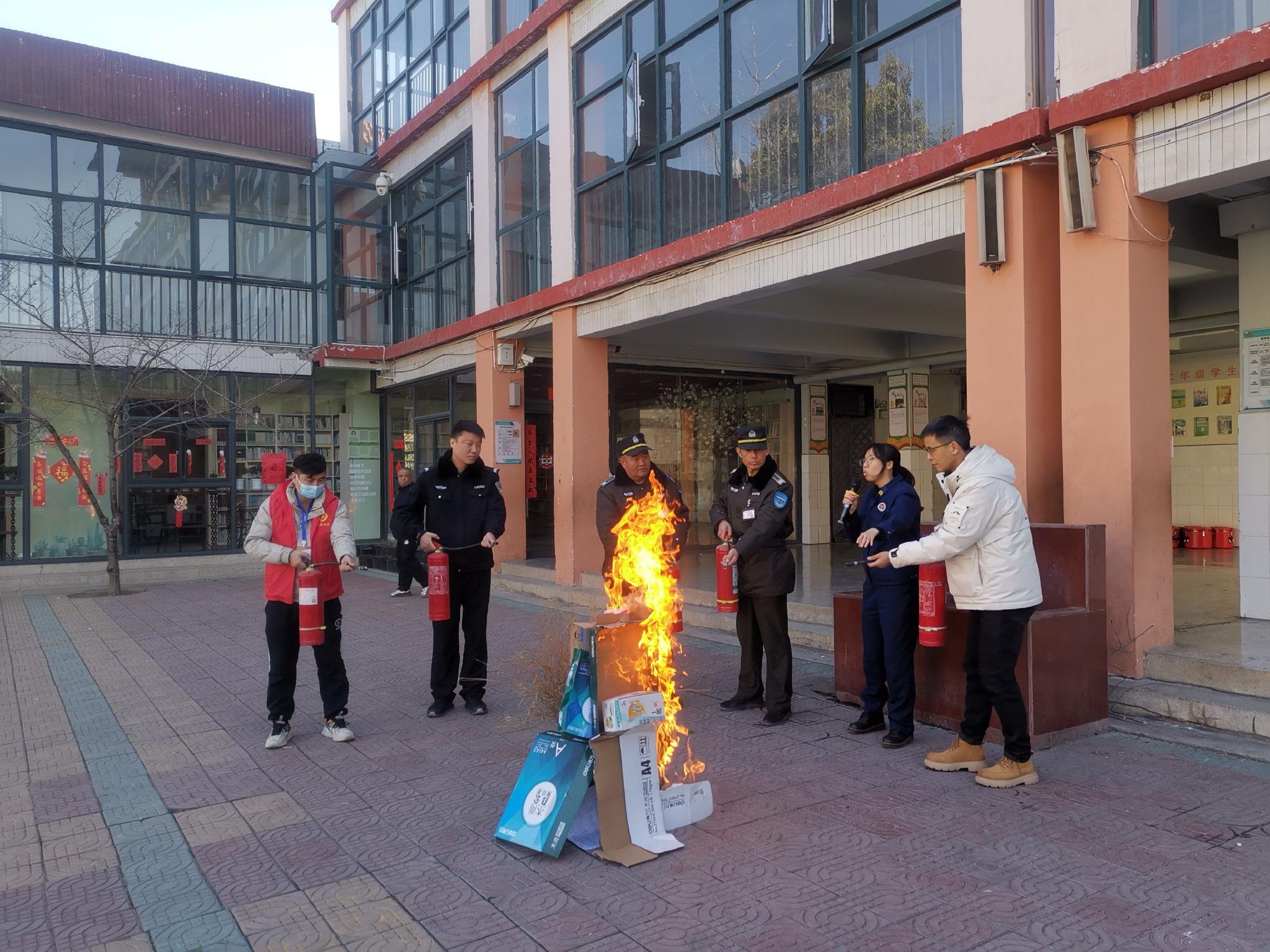 铝城小学开展消防疏散演练及消防安全知识培训|消防_新浪财经_新浪网