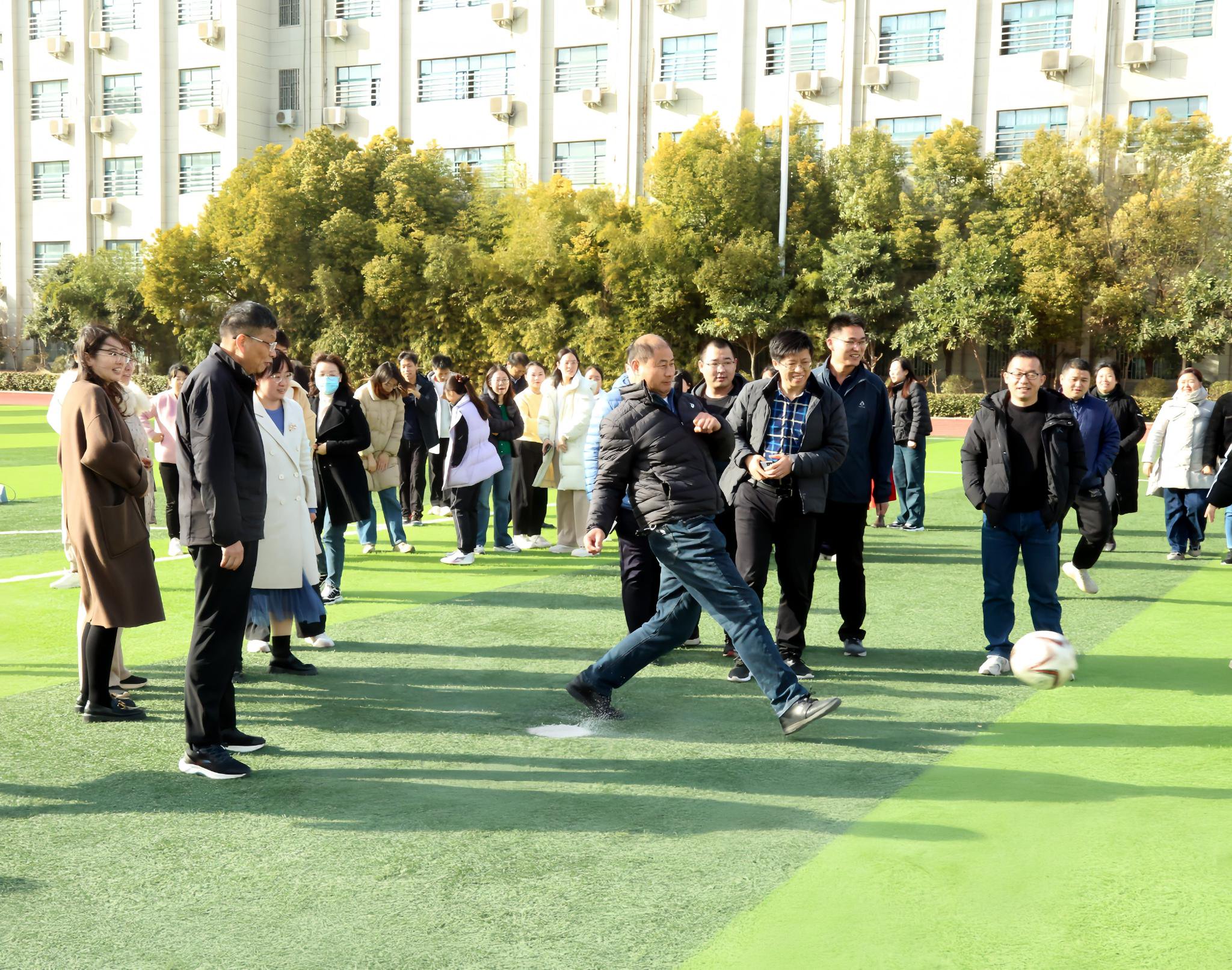 阔步春风里 激扬巾帼志 郑州市第十九高级中学举行"三八"国际妇女节