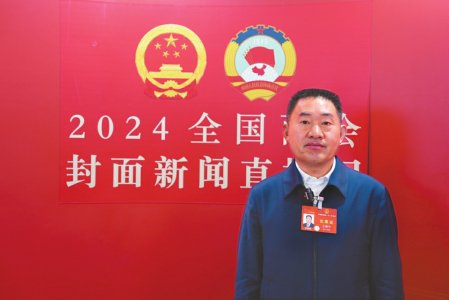 王善平全国人大代表,资阳市委副书记,市长刘素英全国人大代表,广元市