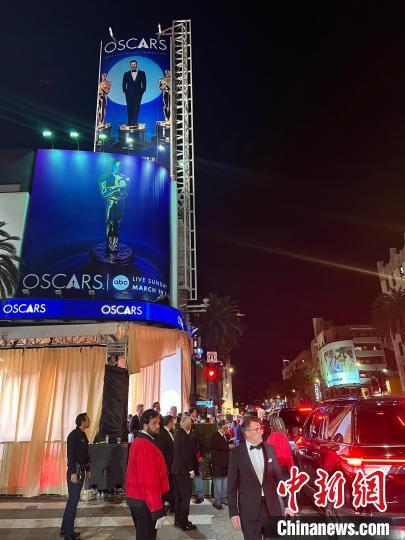 当地时间3月10日，第96届奥斯卡奖颁奖典礼在美国好莱坞杜比剧院举行。中新社记者 张朔 摄