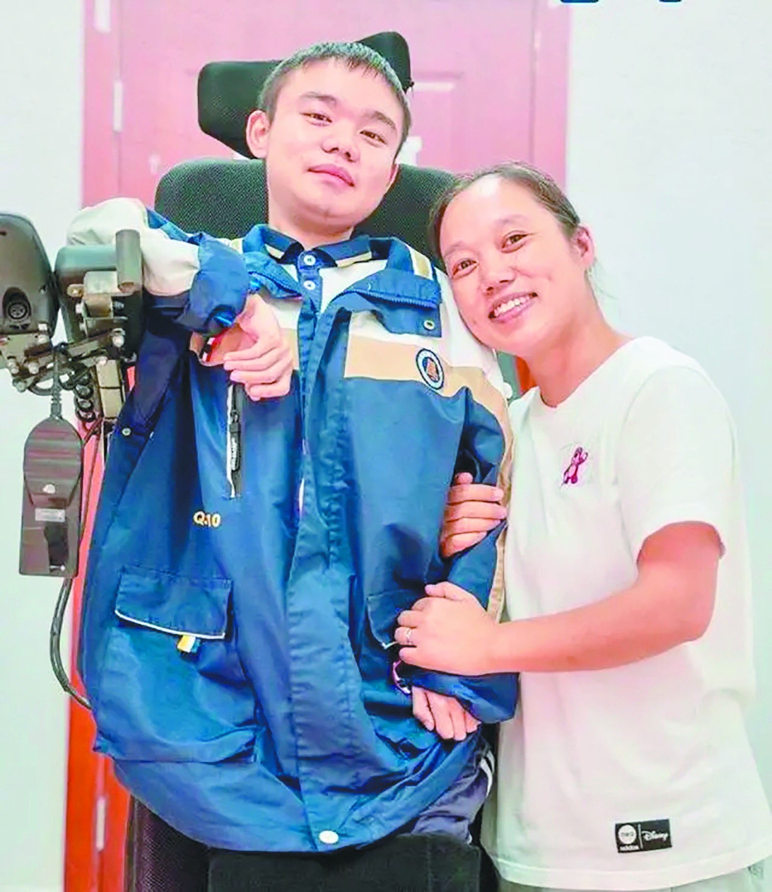 "继续把命运的嘲弄甩开"