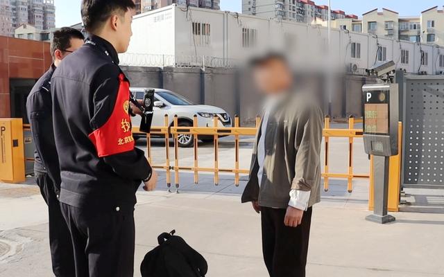 男子在北京丰台站"顺手牵羊"被铁警行政拘留_新浪财经_新浪网