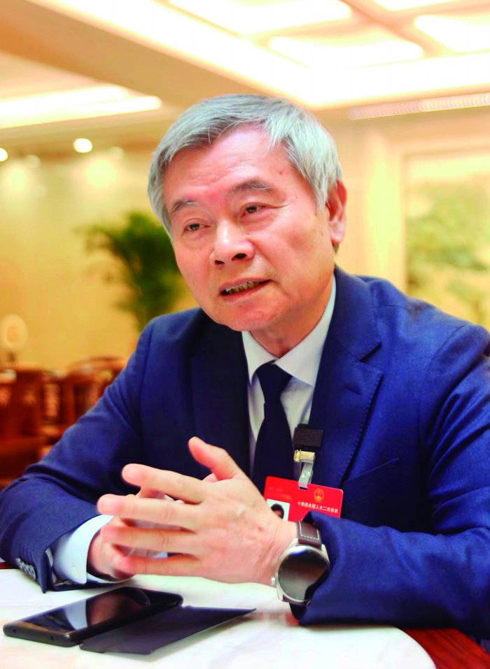 全国人大代表,财经委员会委员,清华大学社会科学学院教