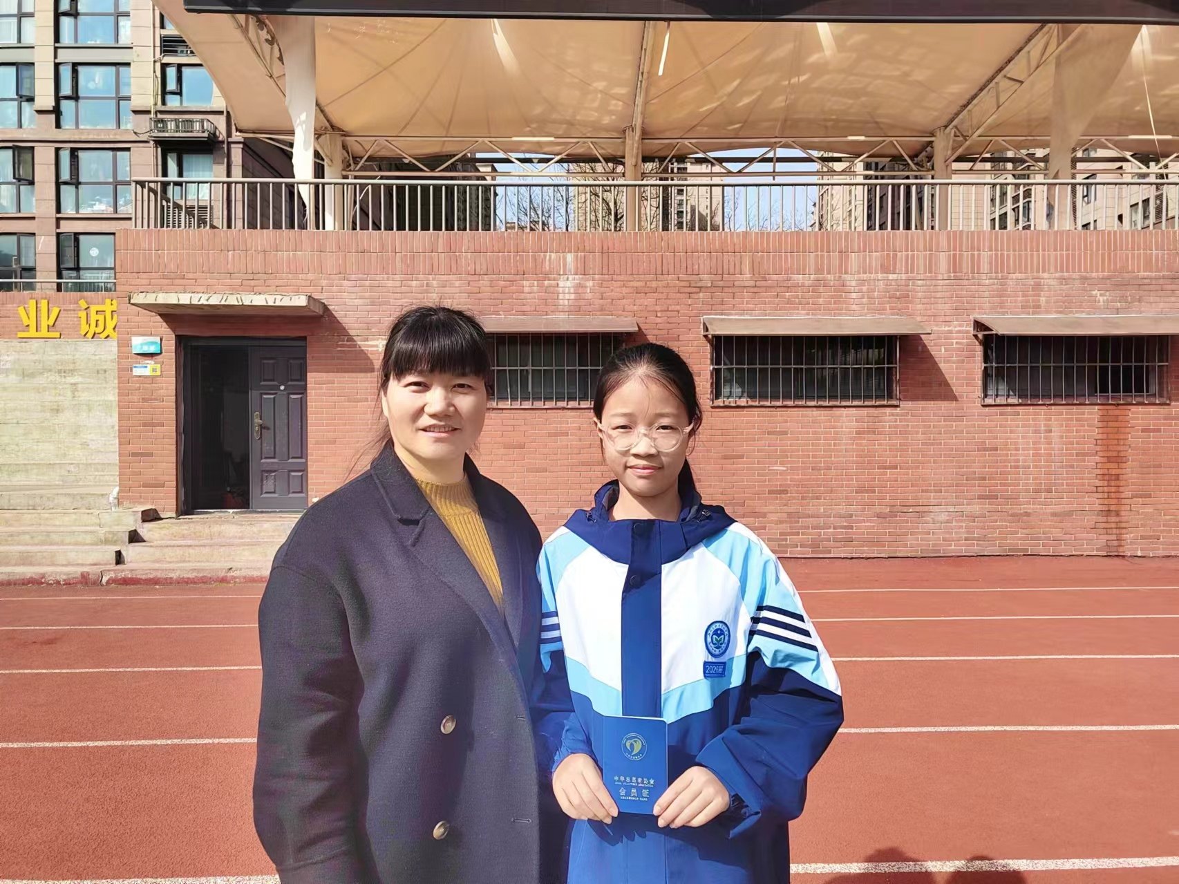 郑州高新区实验中学举行"春意满人间,美好皆可期"主题升旗仪式