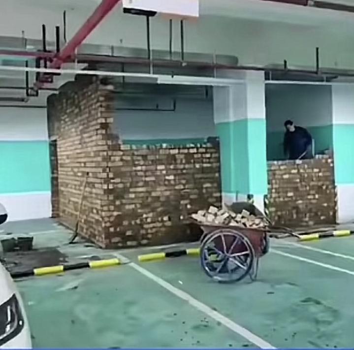 ▲违章搭建视频截图