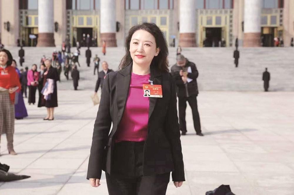 全国政协委员,重庆静昇律师事务所主任彭静&nbsp