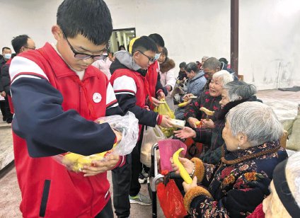 (李剑)该校师生深入市场,公交站台,新时代文明实践所,党员群众活动