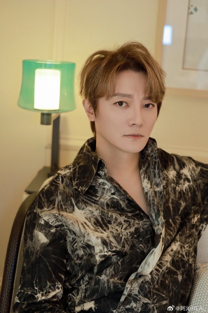 飞儿乐团吉他手阿沁的老婆持毒被捕阿沁回应