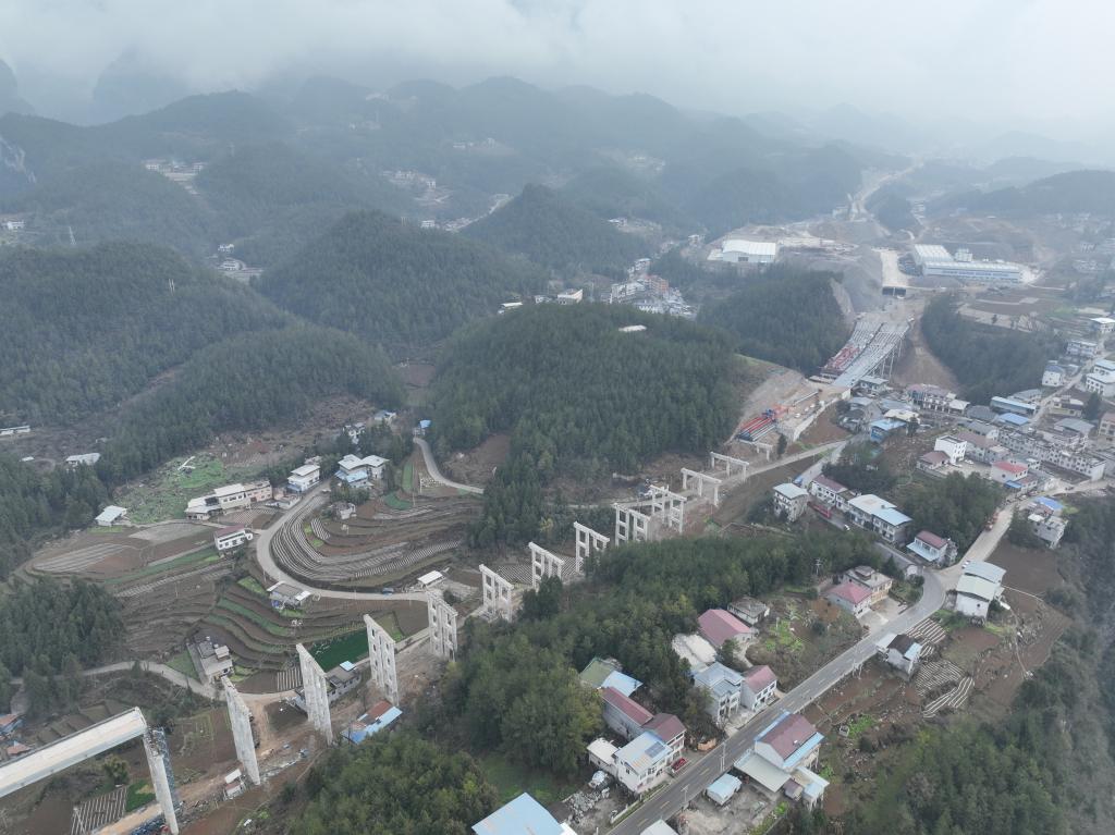 巫云开高速力争今年底全线具备通车条件_新浪财经_新浪网