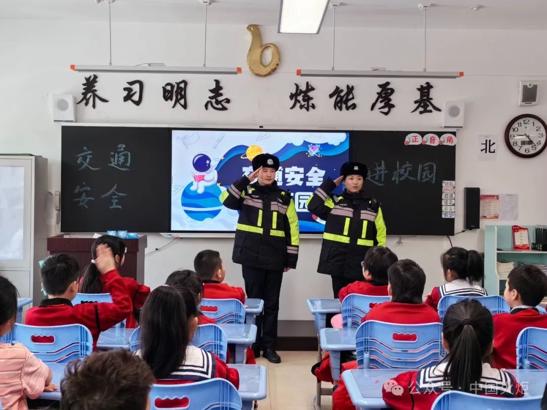 3月11日,桦川县冷云红军小学关工委联合县禁毒办,县教育局,青年志愿者