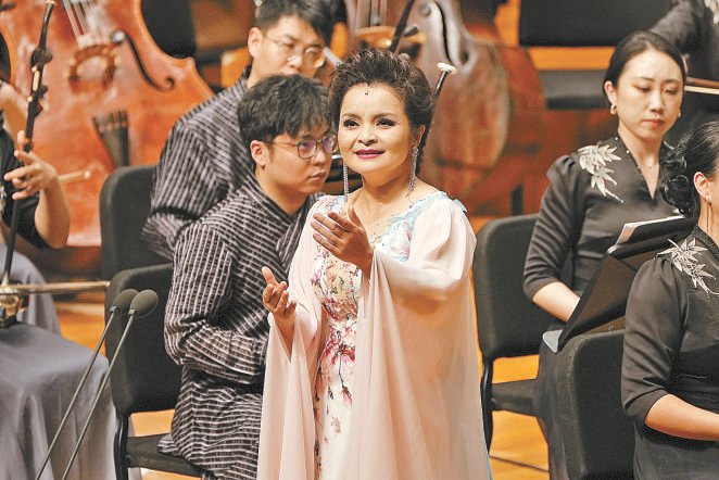昨晚，女高音歌唱家吴碧霞在“红楼梦韵”演出中。中国音乐学院供图