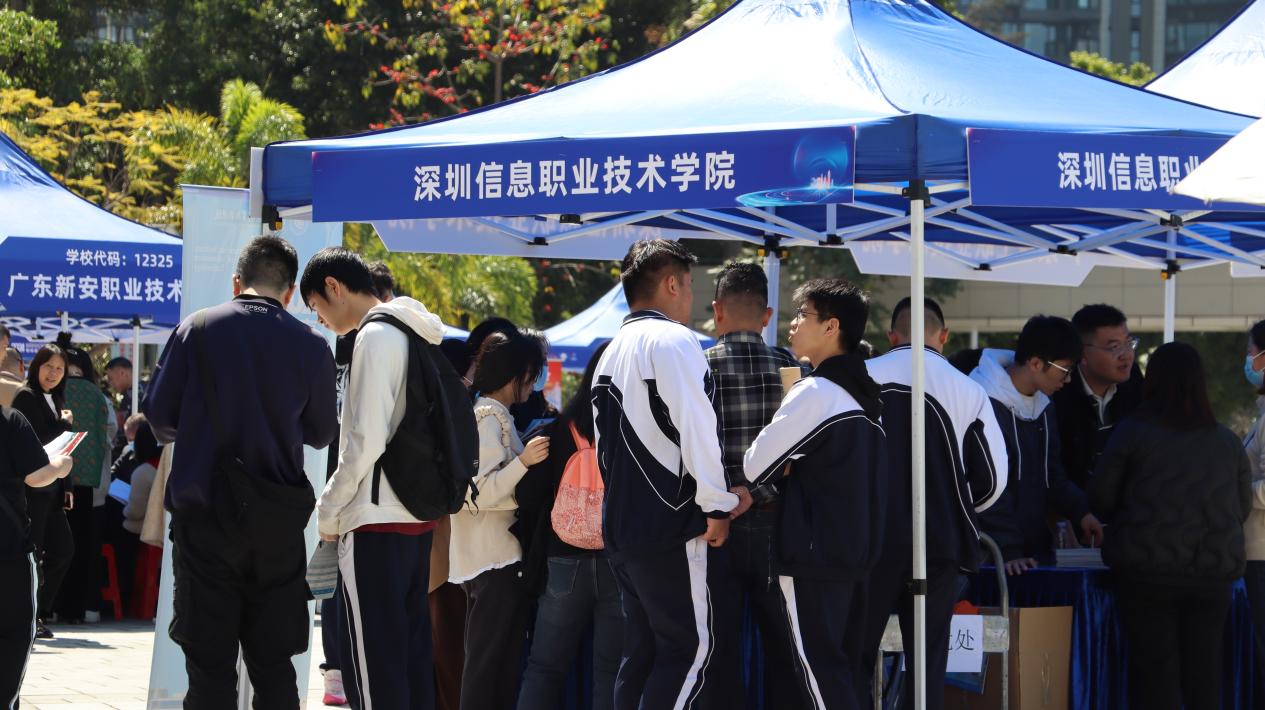 搭建高考生和高校交流平台 深圳举行春季高校招生现场咨询会|高考生