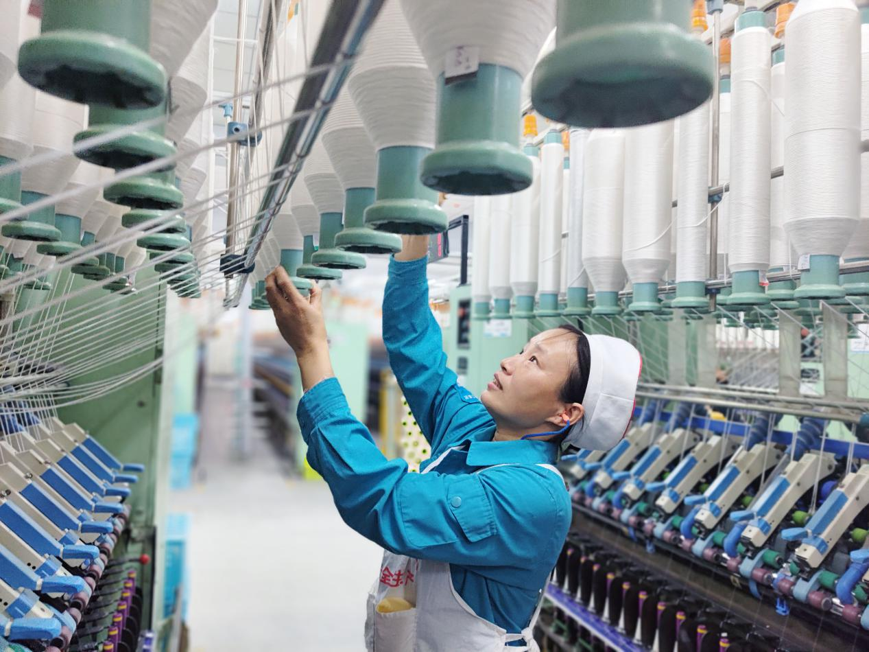 扎根一线建新功的"纺织花"