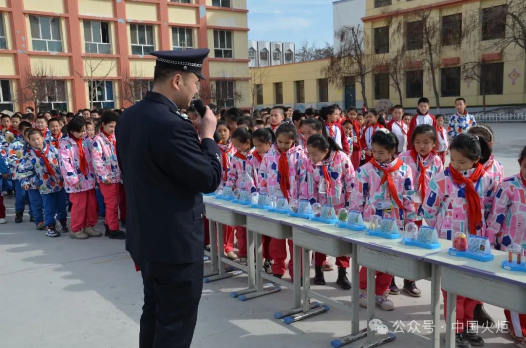 3月12日,乌什县关工委联合县团委组织青年宣讲员走进县第一中学,开展"