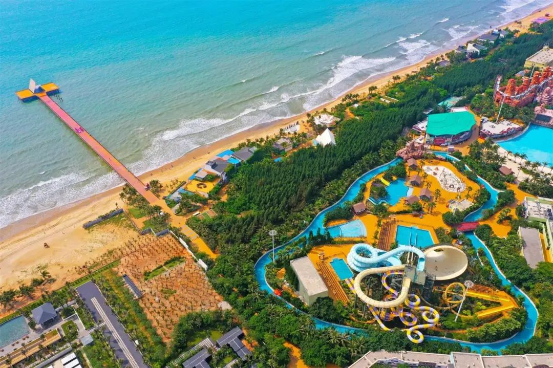 服务质量,完善鼎龙湾基础设施建设,提高江心岛和同德城的游客承载能力