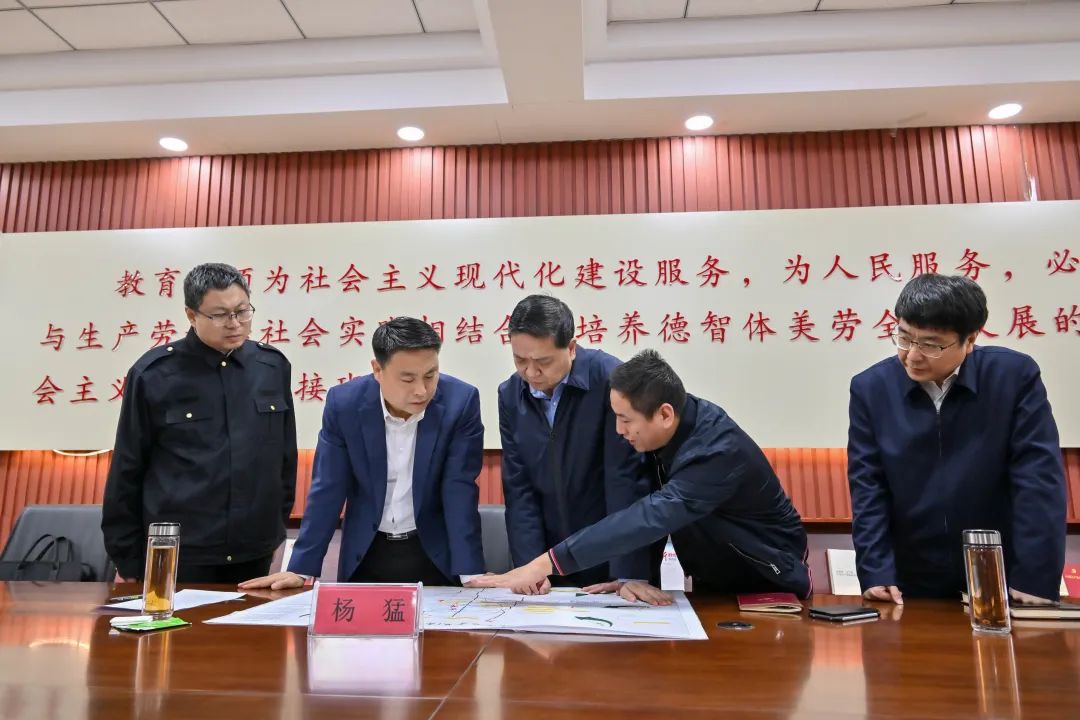 市委副书记吕瑞民参加