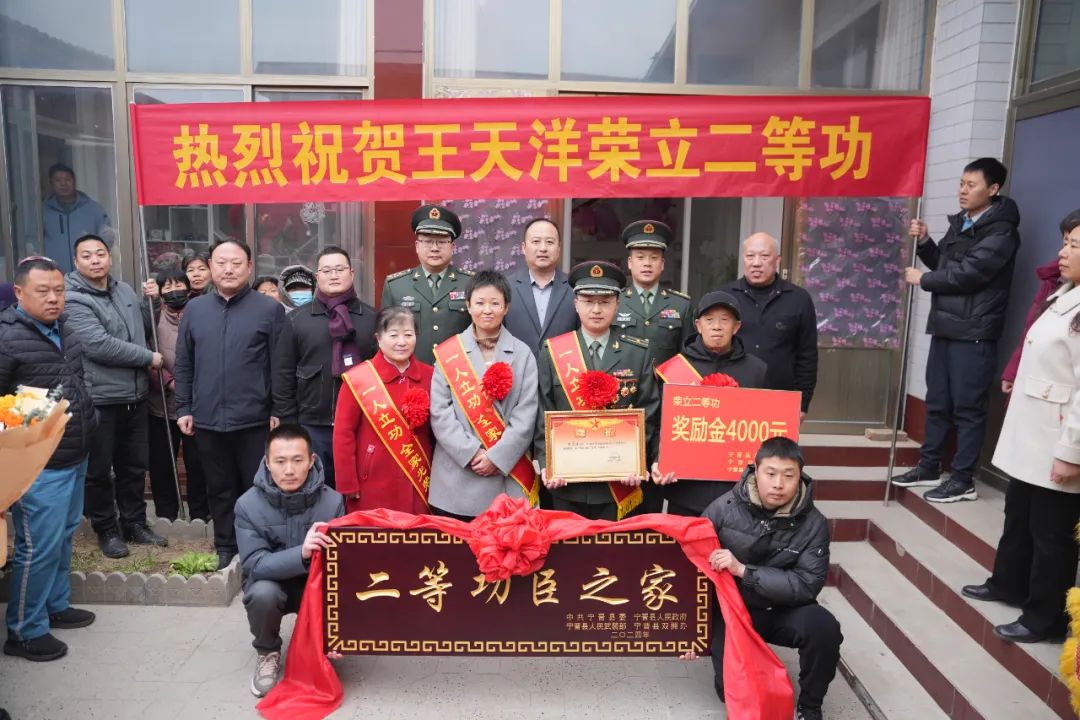 当天下午王天洋受邀来到宁晋武装部为即将走入军营,展开军旅生活的"准