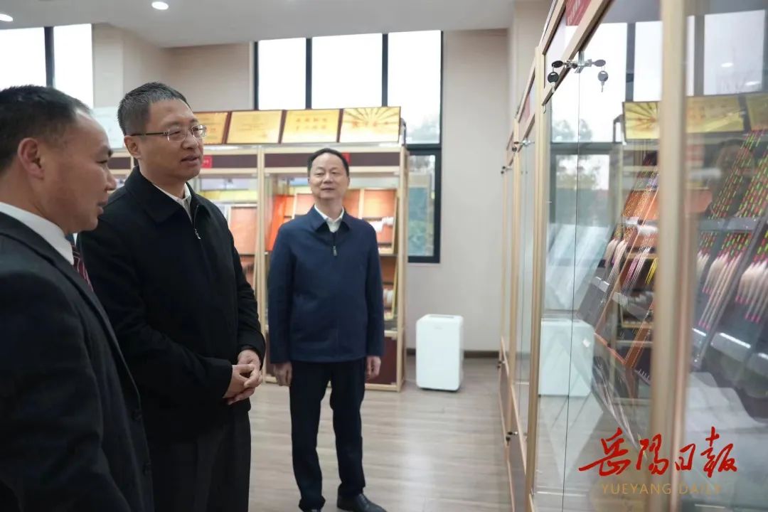 3月14日上午,省委常委,市委书记谢卫江在临湘市调研,强调要认真贯彻