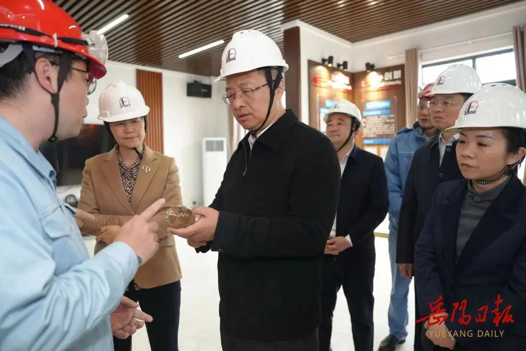 3月14日下午,省委常委,市委书记谢卫江在云溪区调研,强调要认真贯彻