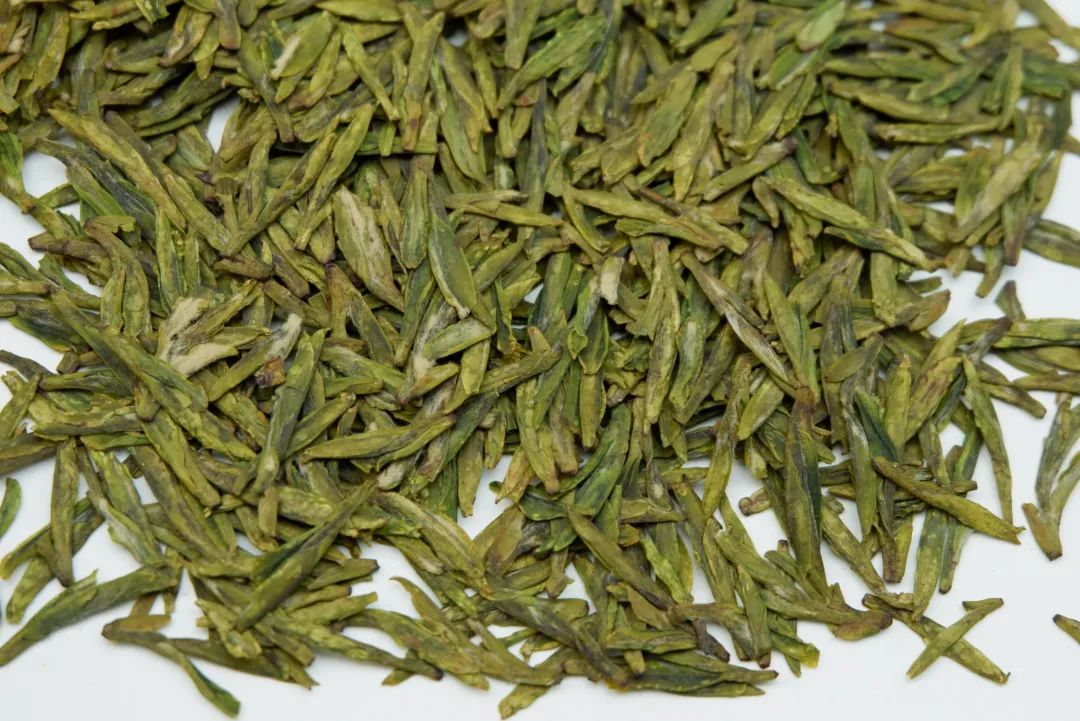 50年炒茶大师监制,一杯明前西湖龙井,一口江南春滋味|江南春_新浪财经