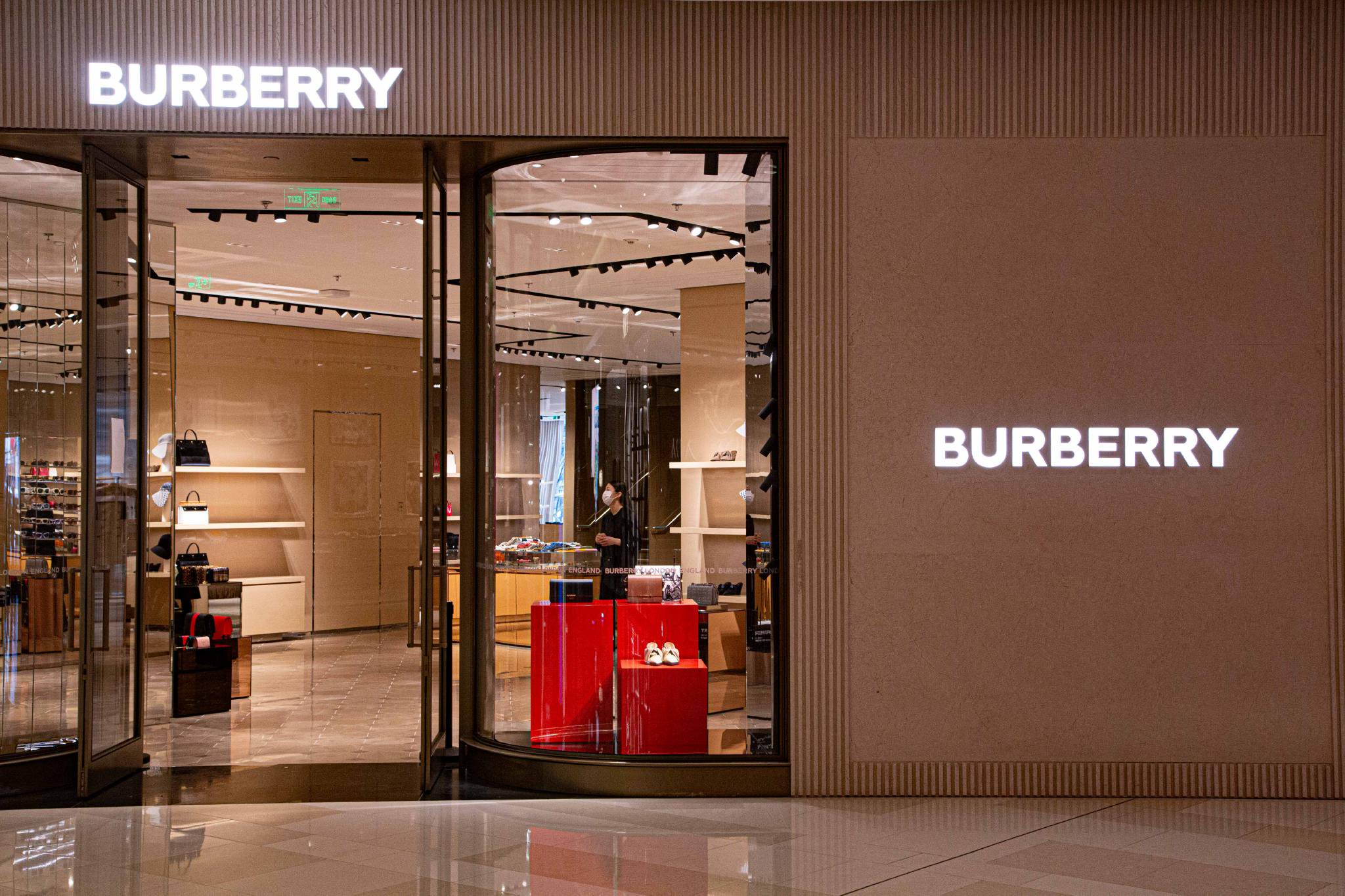 burberry走到"危急关头"了吗?