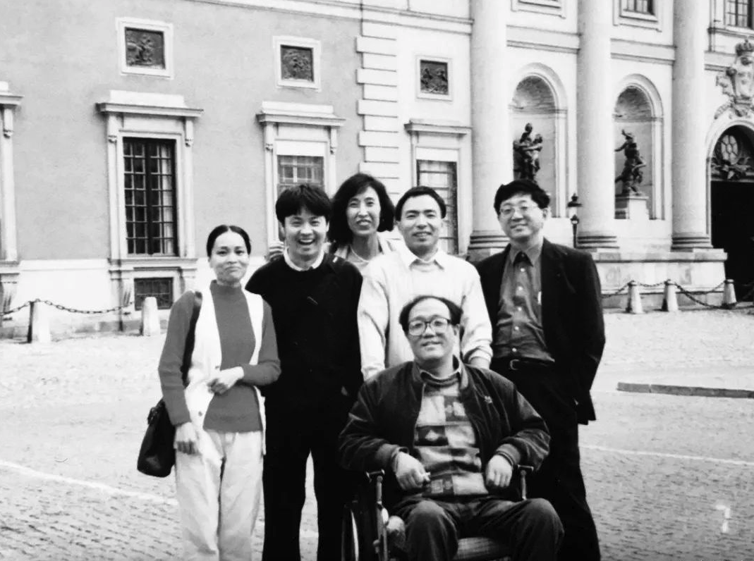 林白,余华,格非,史铁生等人合照更遑论他的全部作品都有一种强烈的