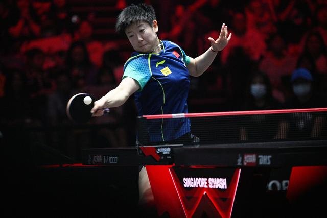 3月14日,中国选手孙颖莎在比赛中回球.新华社发(邓智炜摄)