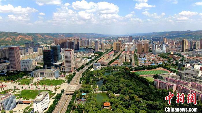 "甘肃平凉市崆峒区住房和城乡建设局副局长曹龙君谈起"崆峒绿"不由地