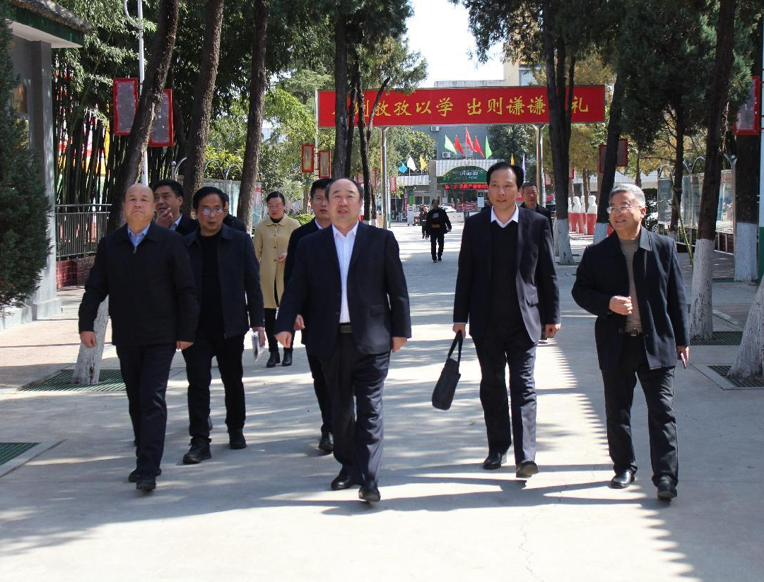 视导明方向 鼓劲赋动能——内乡县委书记张智广深入内乡高中调研指导