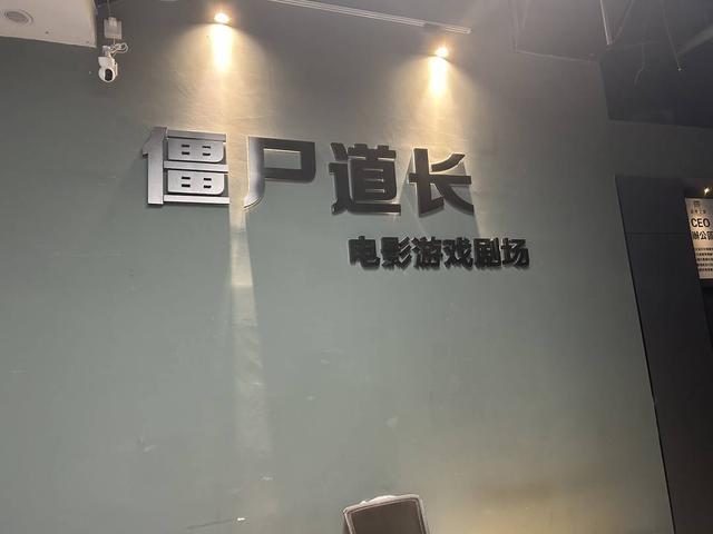 2月11日,大年初二,成都申先生家来了很多亲友.