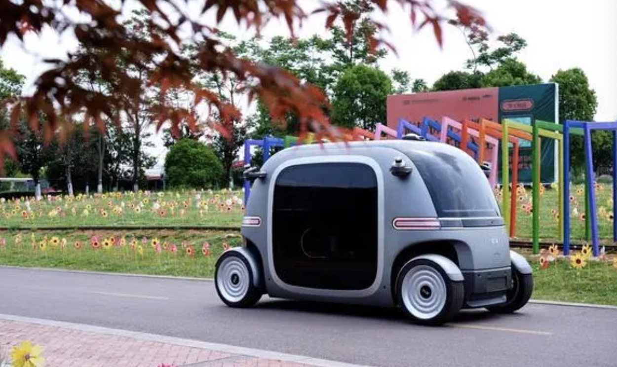 贵州翰凯斯智能技术有限公司生产的无人驾驶小巴 资料图