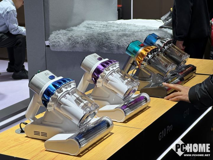 点亮美好健康生活小狗吸尘器携多款产品亮相awe2024