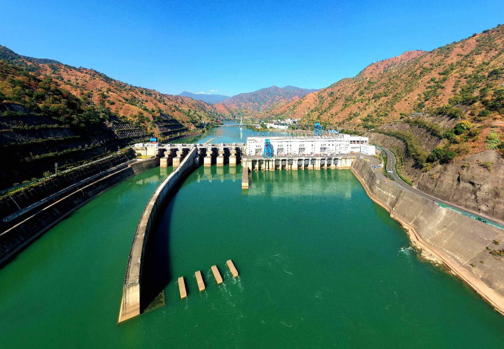 雅砻江最末一座梯级电站——桐子林水电站.